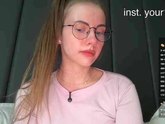 VikkiExtraCheese's chat room