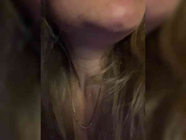 _IBlondy_'s chat room