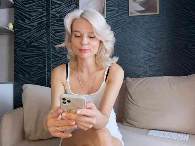 -Molly-'s chat room