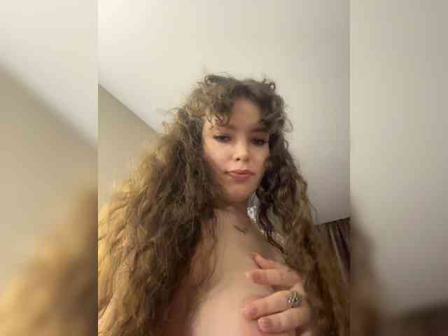 YourLadyyy's chat room