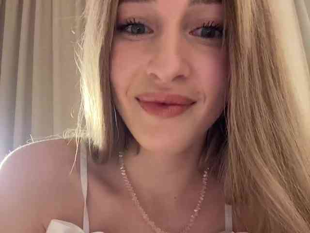 VictoriaBix's chat room