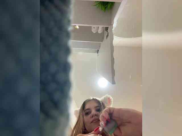 -Tiki-Riki-'s chat room