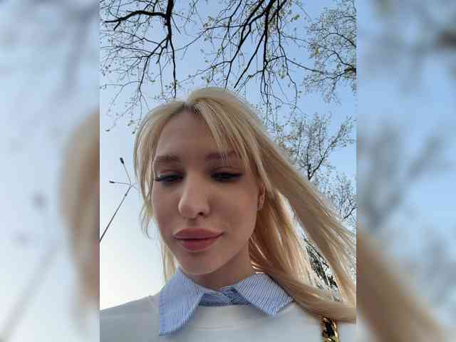 Cristi-Candy's chat room