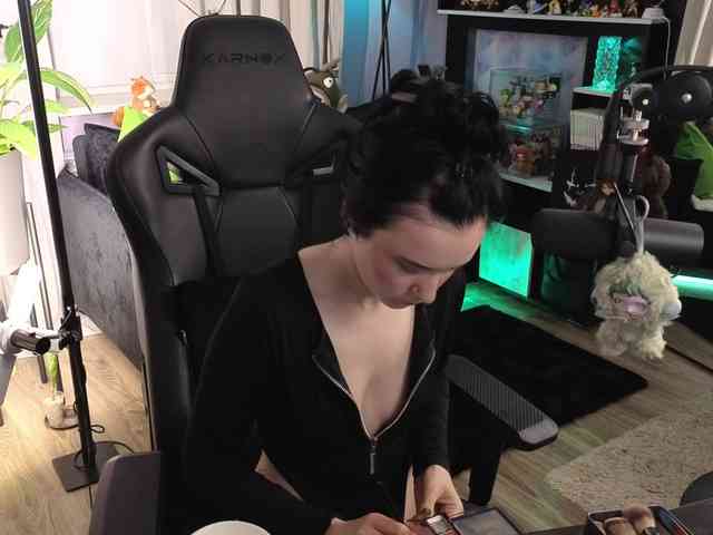 Kira_Li_Lime's chat room