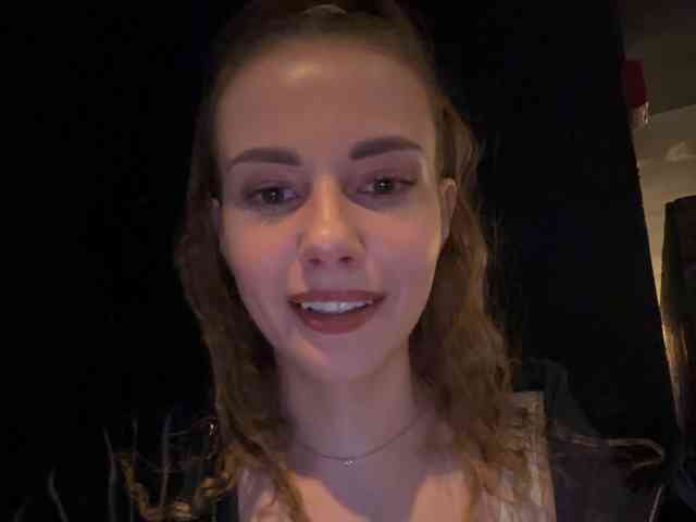 VikkiExtraCheese's chat room