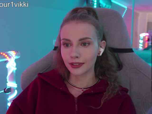 VikkiExtraCheese's chat room