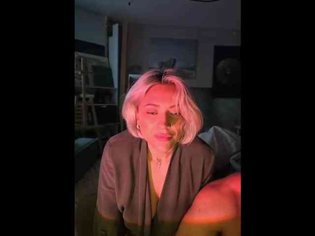 -BonnieAndClyde-'s chat room