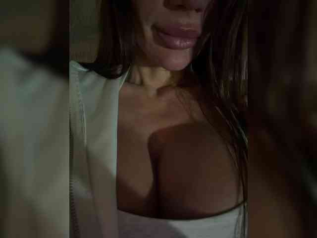 OrgazMia's chat room