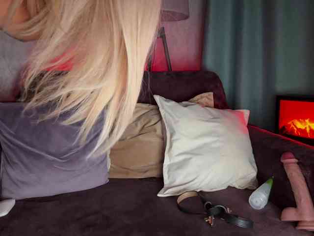 PinkFoxya's chat room