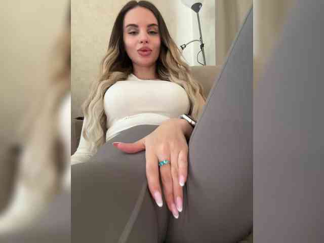 LedyMiya's chat room