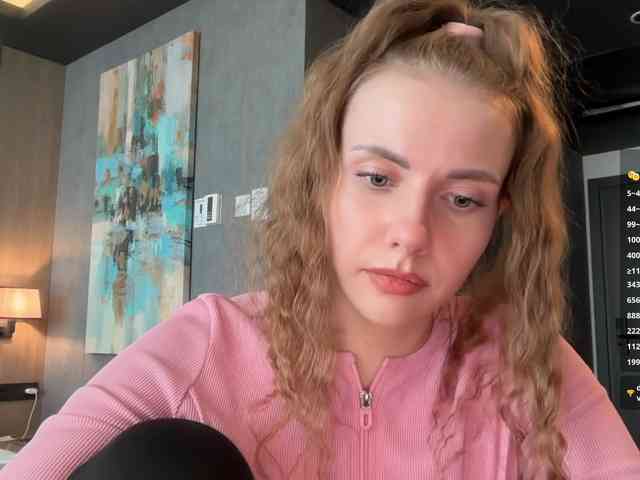 VikkiExtraCheese's chat room