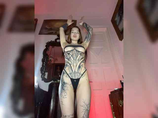 LINA69FEMDOM's chat room