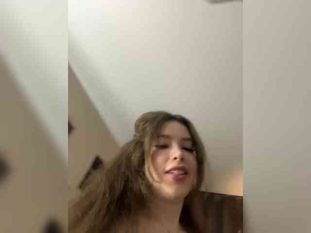 YourLadyyy's chat room