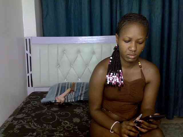 Prettyluxe's chat room