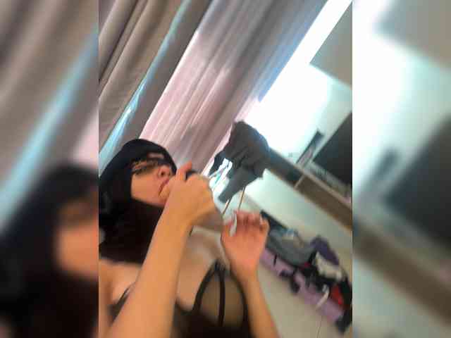 hiddenCrazySlut's chat room