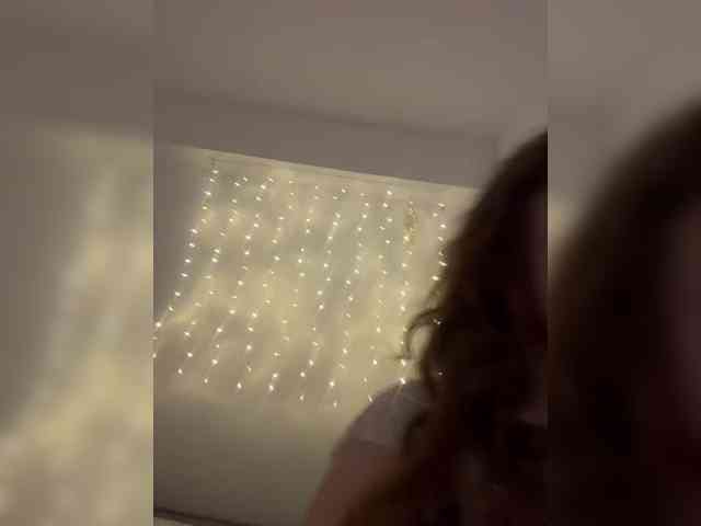 LittleDilara's chat room