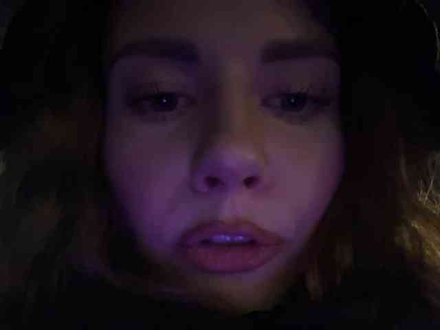 VikkiExtraCheese's chat room