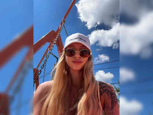 Cristi-Candy's chat room