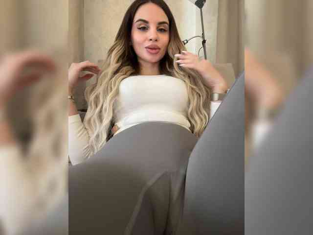 LedyMiya's chat room