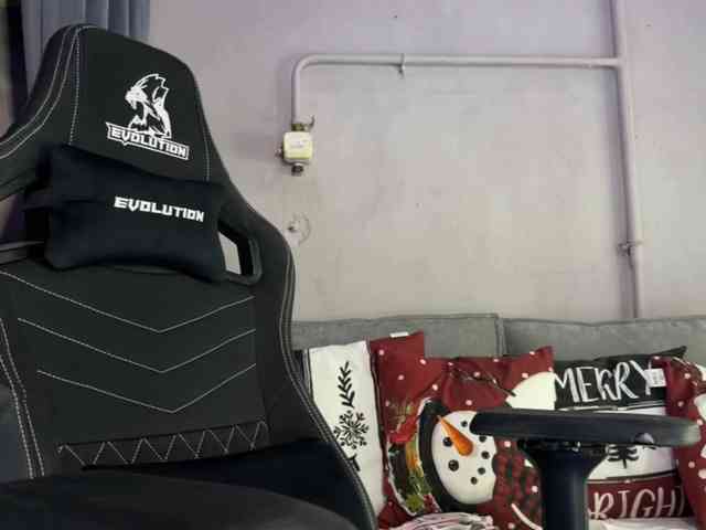 cutemilana_sexwife's chat room