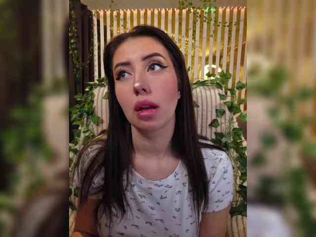 -Violetttttka-'s chat room