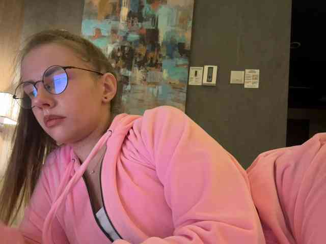 VikkiExtraCheese's chat room