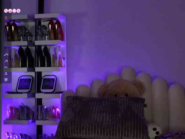 AngelaMyst's chat room