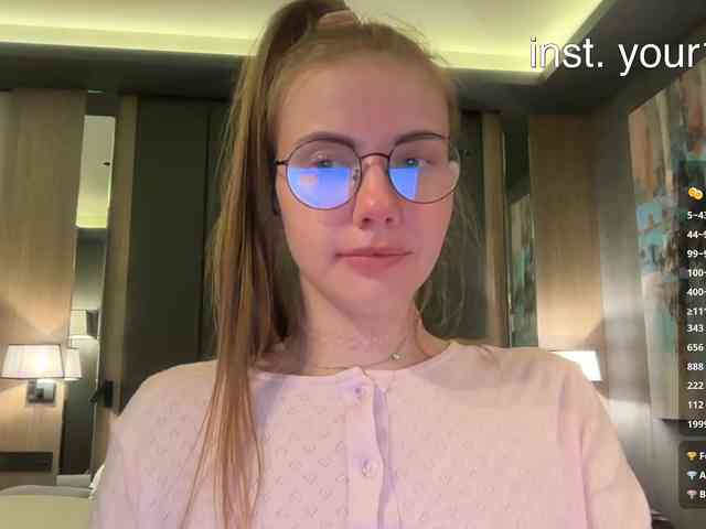 VikkiExtraCheese's chat room