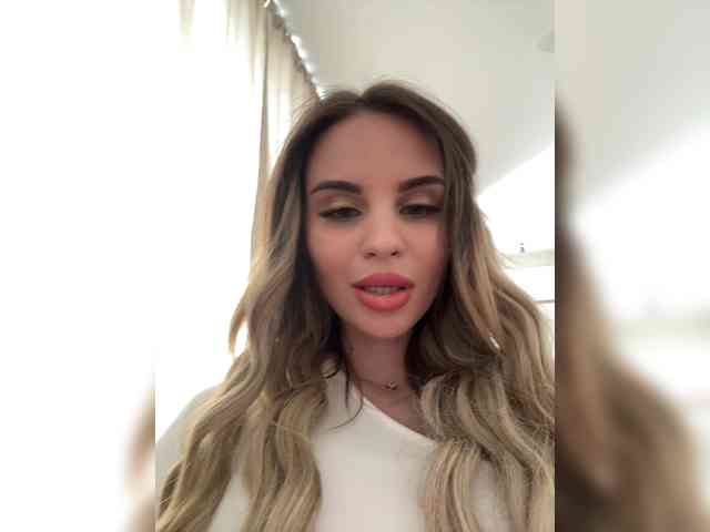 LedyMiya's chat room