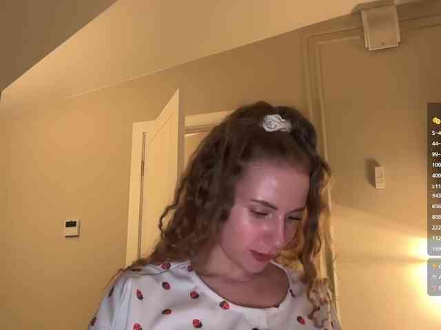 VikkiExtraCheese's chat room