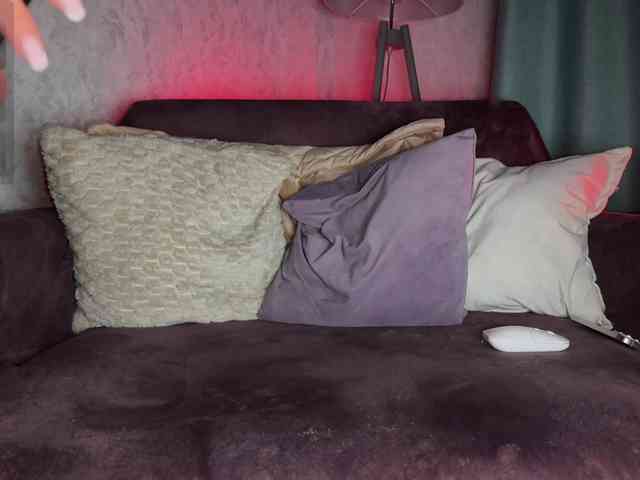 PinkFoxya's chat room