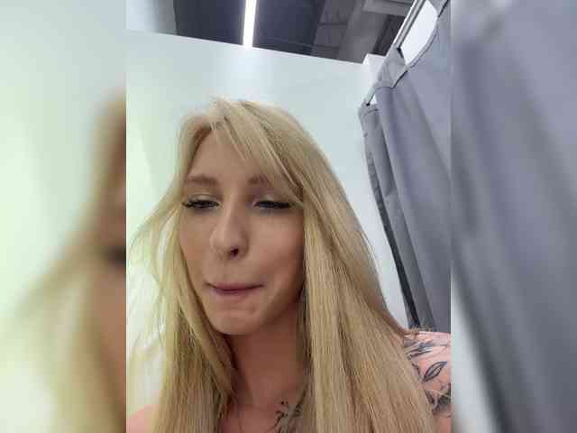 Cristi-Candy's chat room