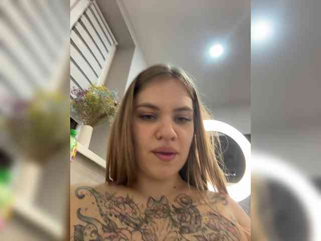 -Tiki-Riki-'s chat room