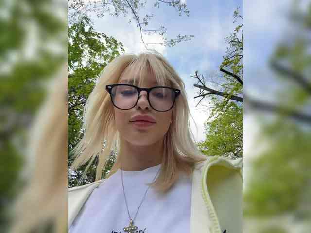 Cristi-Candy's chat room