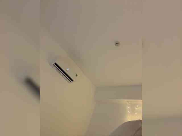 LittleDilara's chat room
