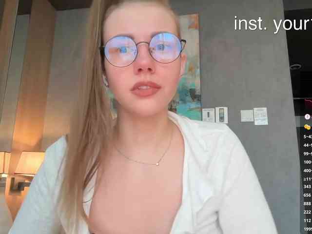 VikkiExtraCheese's chat room