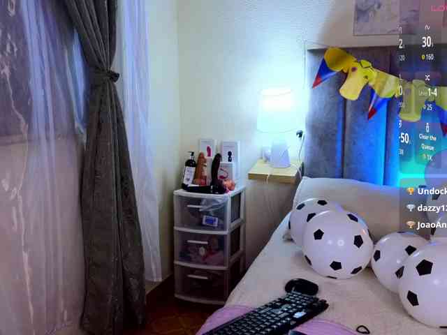 VictoriaHils's chat room