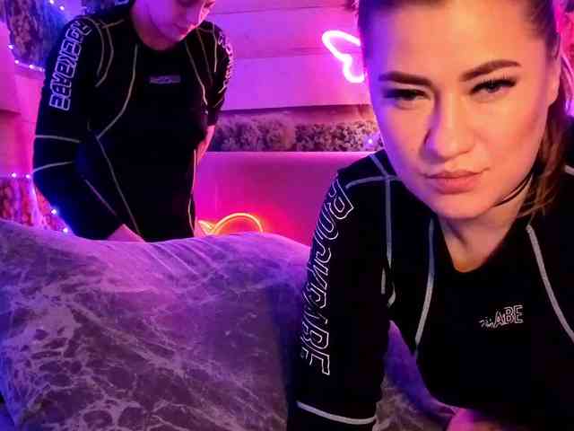 2Laski2's chat room