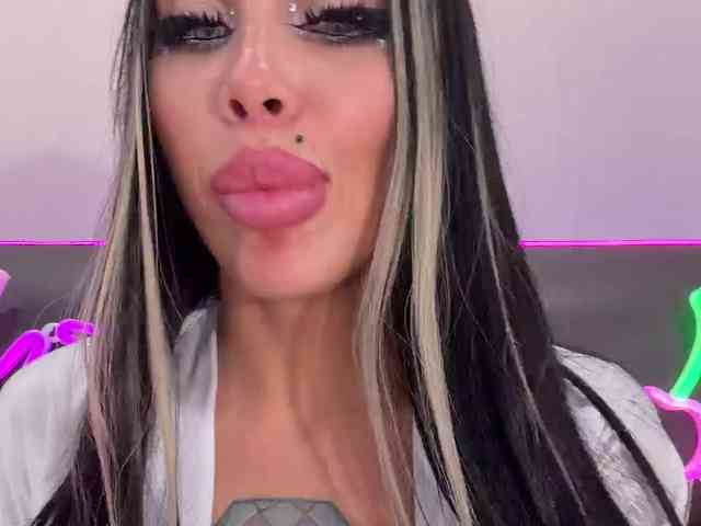 Cristalkate's chat room