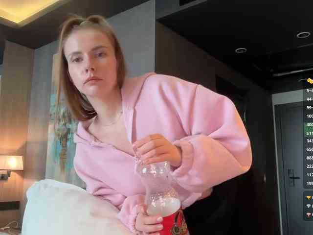 VikkiExtraCheese's chat room