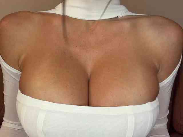 OrgazMia's chat room