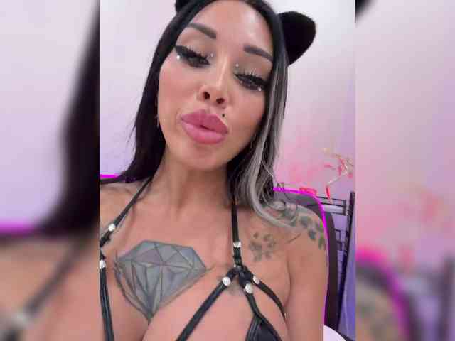 Cristalkate's chat room