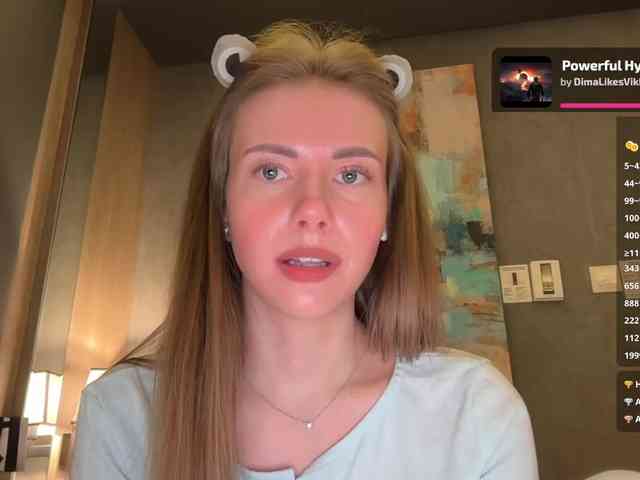 VikkiExtraCheese's chat room