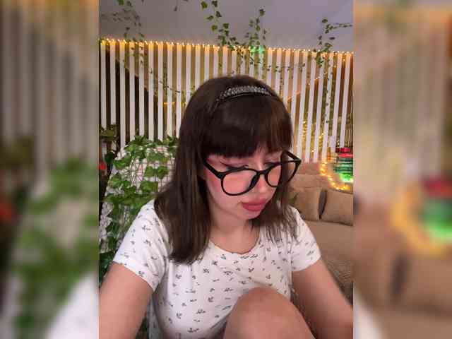 -Violetttttka-'s chat room