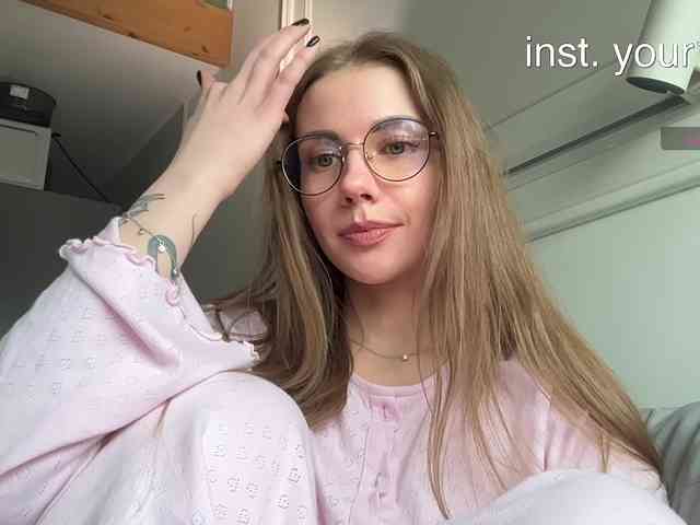 VikkiExtraCheese's chat room