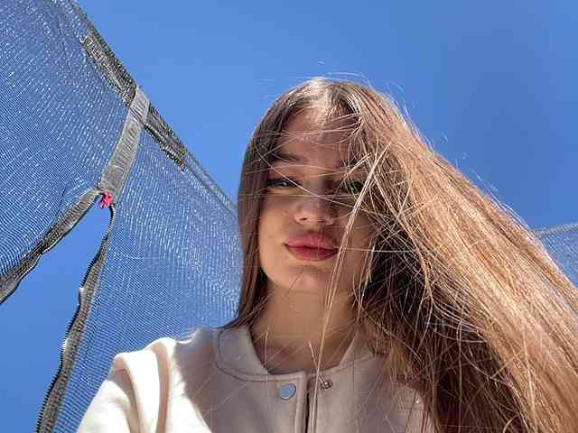 -_-_--------'s chat room