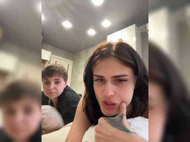 Kris-and-Vanessa's chat room