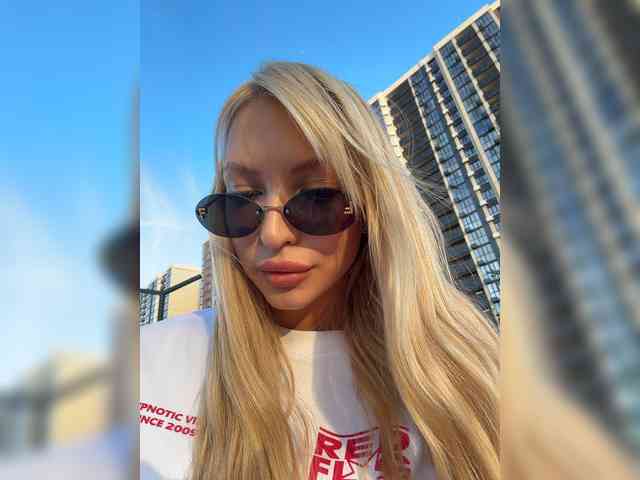Cristi-Candy's chat room