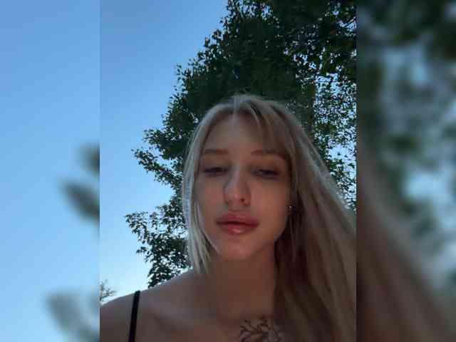 Cristi-Candy's chat room