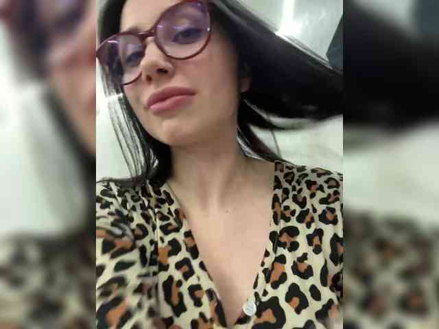 -LeiaProseccina-'s chat room